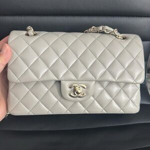 Small Chanel flap bag light gray